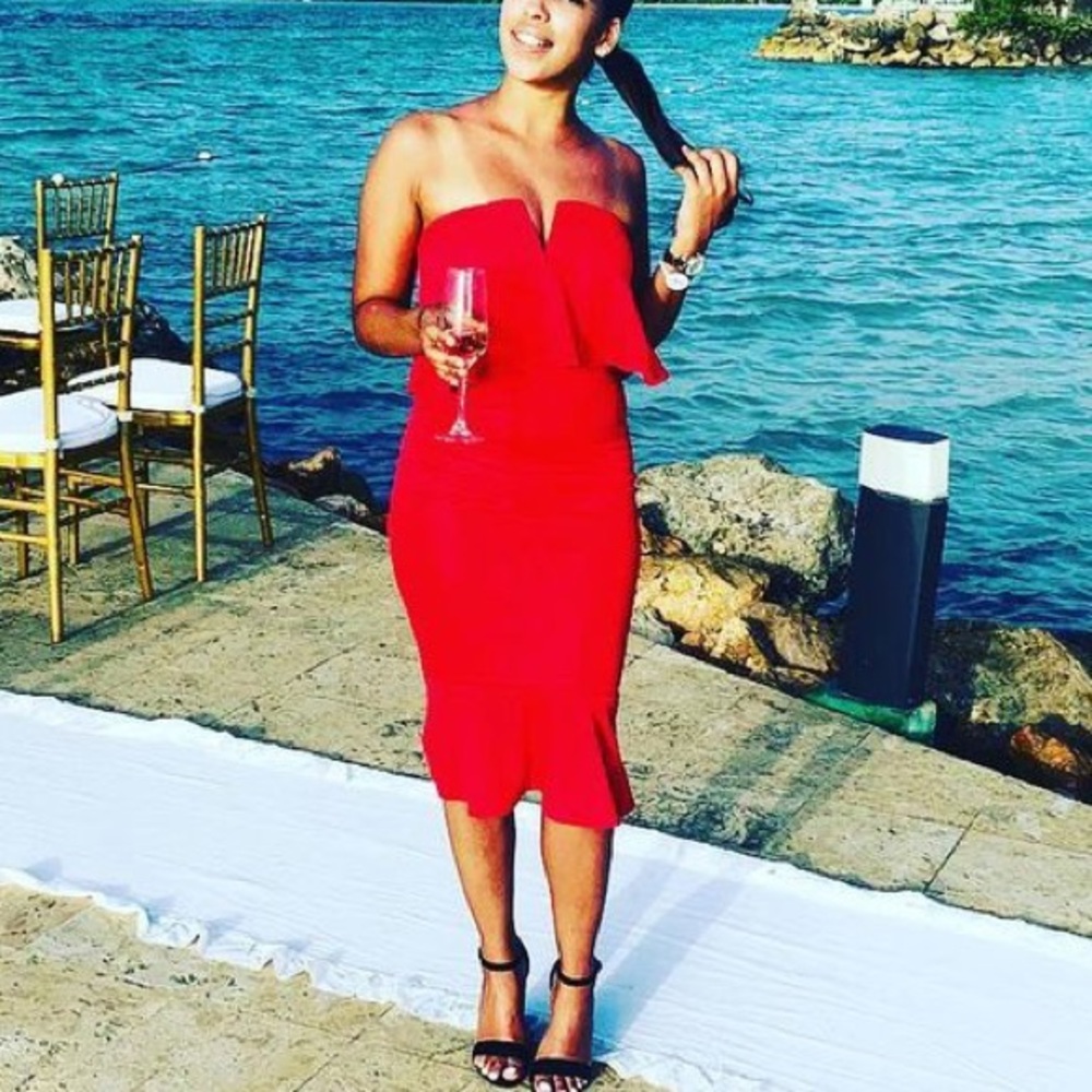 Red. Strapless. Mermaid style dress